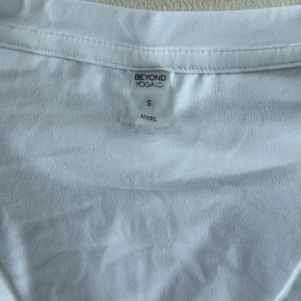 NWOT Beyond Yoga Split Up Long Tee - Picture 7 of 9